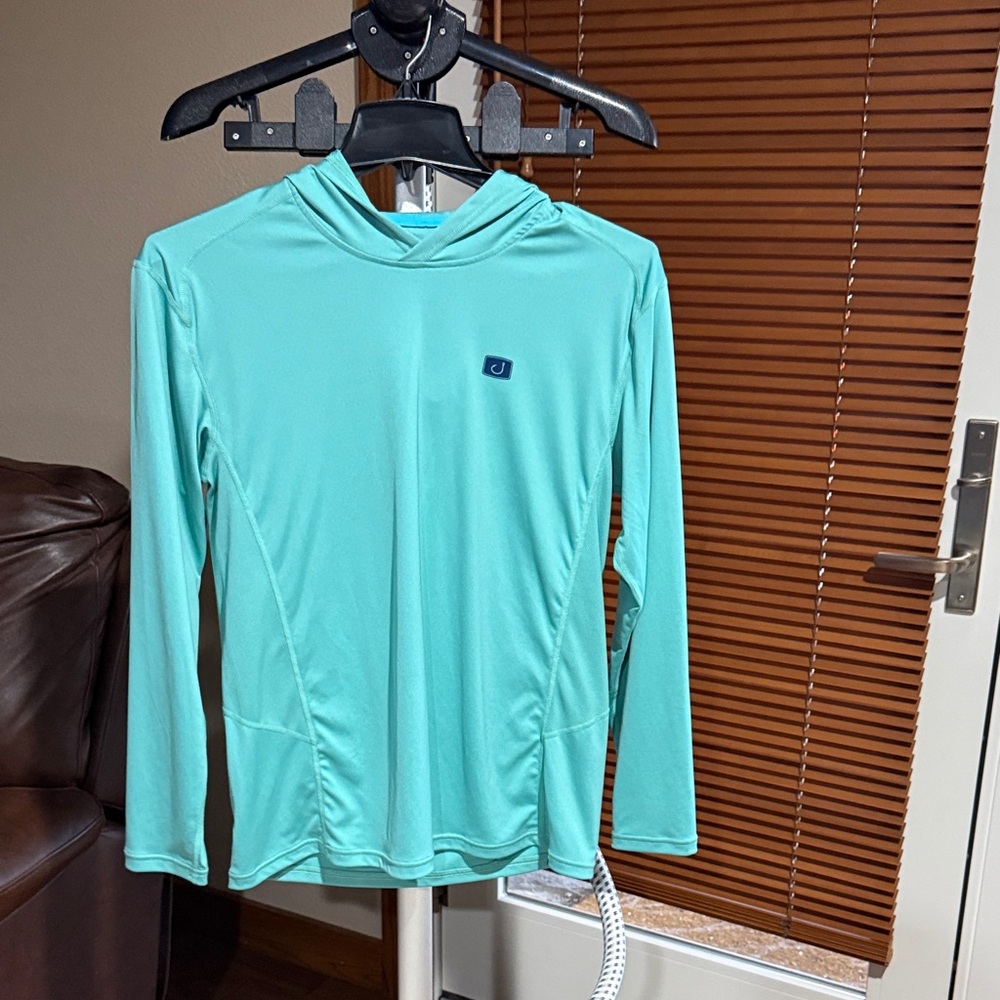 AVID Aqua Lightweight Hooded Moisture Wicking Performance Top